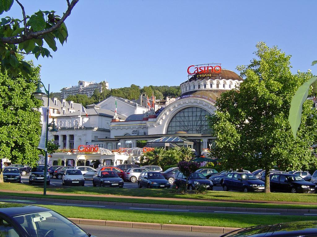 Hotel Le Littoral Evian-les-Bains Exterior photo
