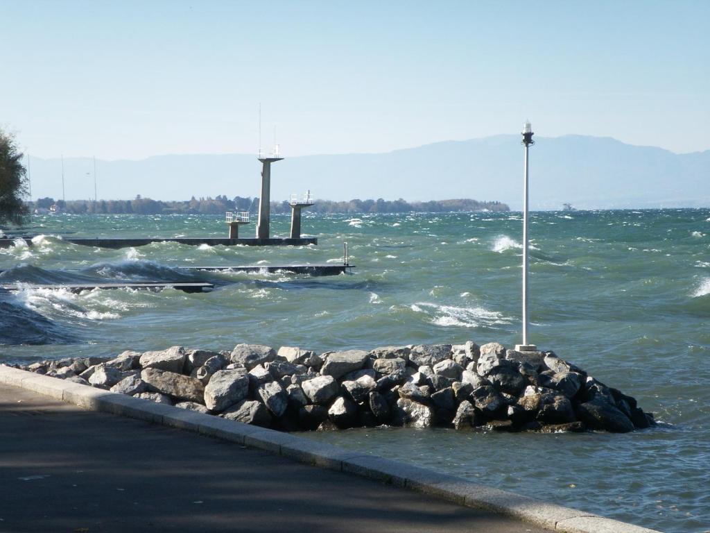 Hotel Le Littoral Evian-les-Bains Exterior photo